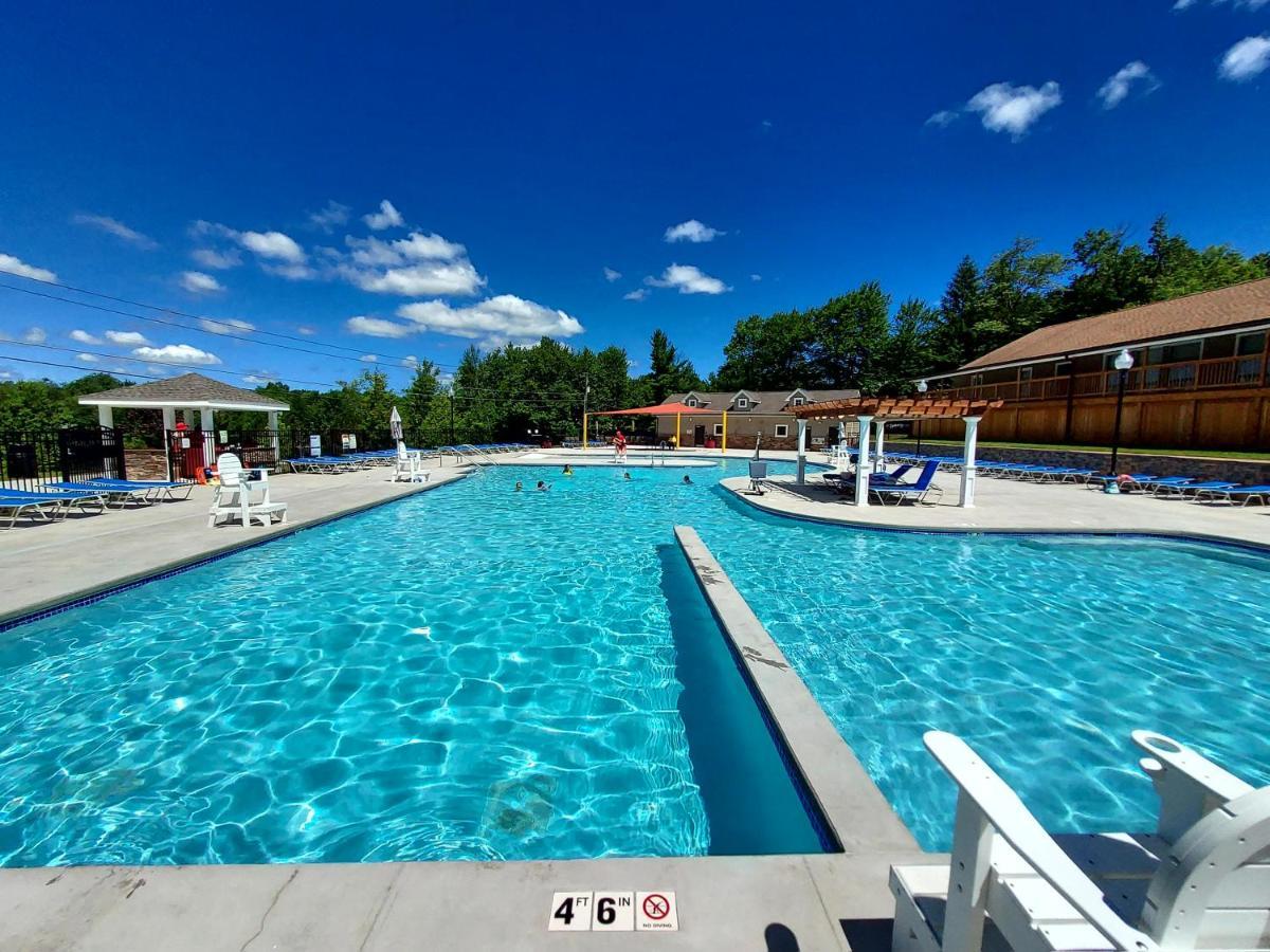 Chic And Stylish Home Hot Tub,4 Bedrooms, Game Movie Room, Firepit, Arcades, Playground On Site 2 Min Walk From Pool And Lake Tobyhanna Dış mekan fotoğraf