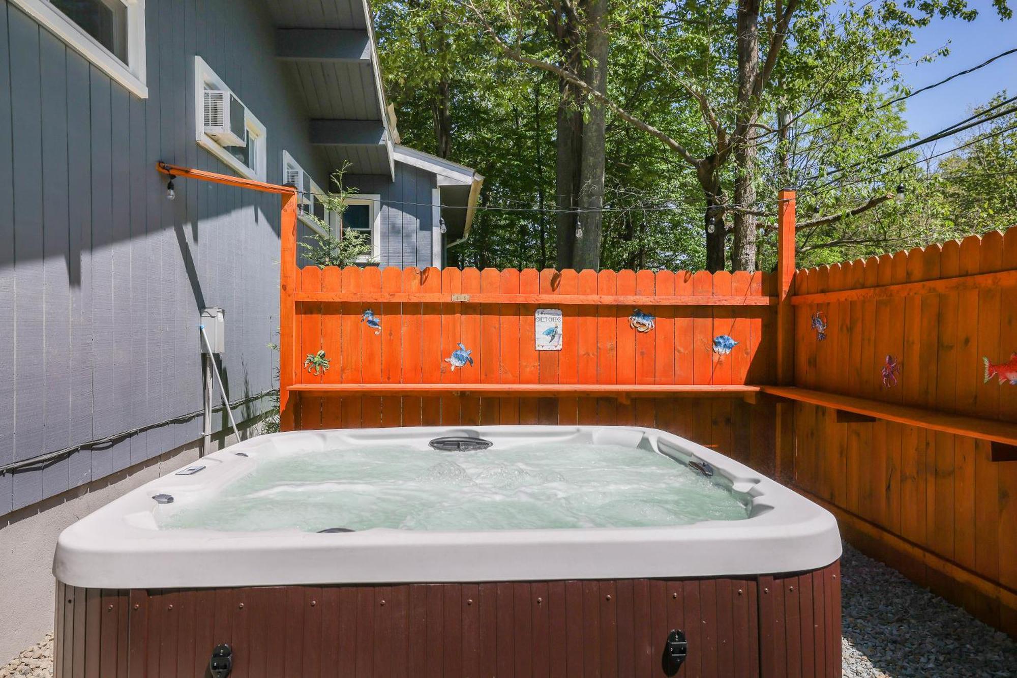 Chic And Stylish Home Hot Tub,4 Bedrooms, Game Movie Room, Firepit, Arcades, Playground On Site 2 Min Walk From Pool And Lake Tobyhanna Dış mekan fotoğraf