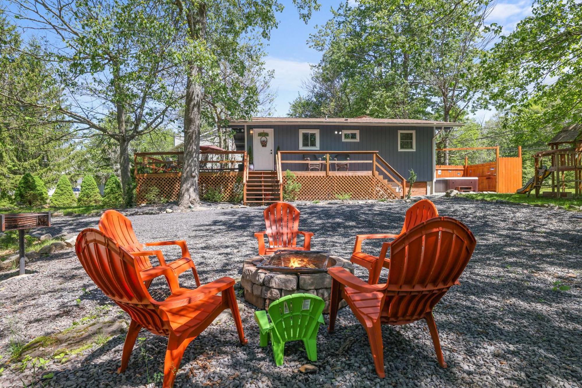 Chic And Stylish Home Hot Tub,4 Bedrooms, Game Movie Room, Firepit, Arcades, Playground On Site 2 Min Walk From Pool And Lake Tobyhanna Dış mekan fotoğraf