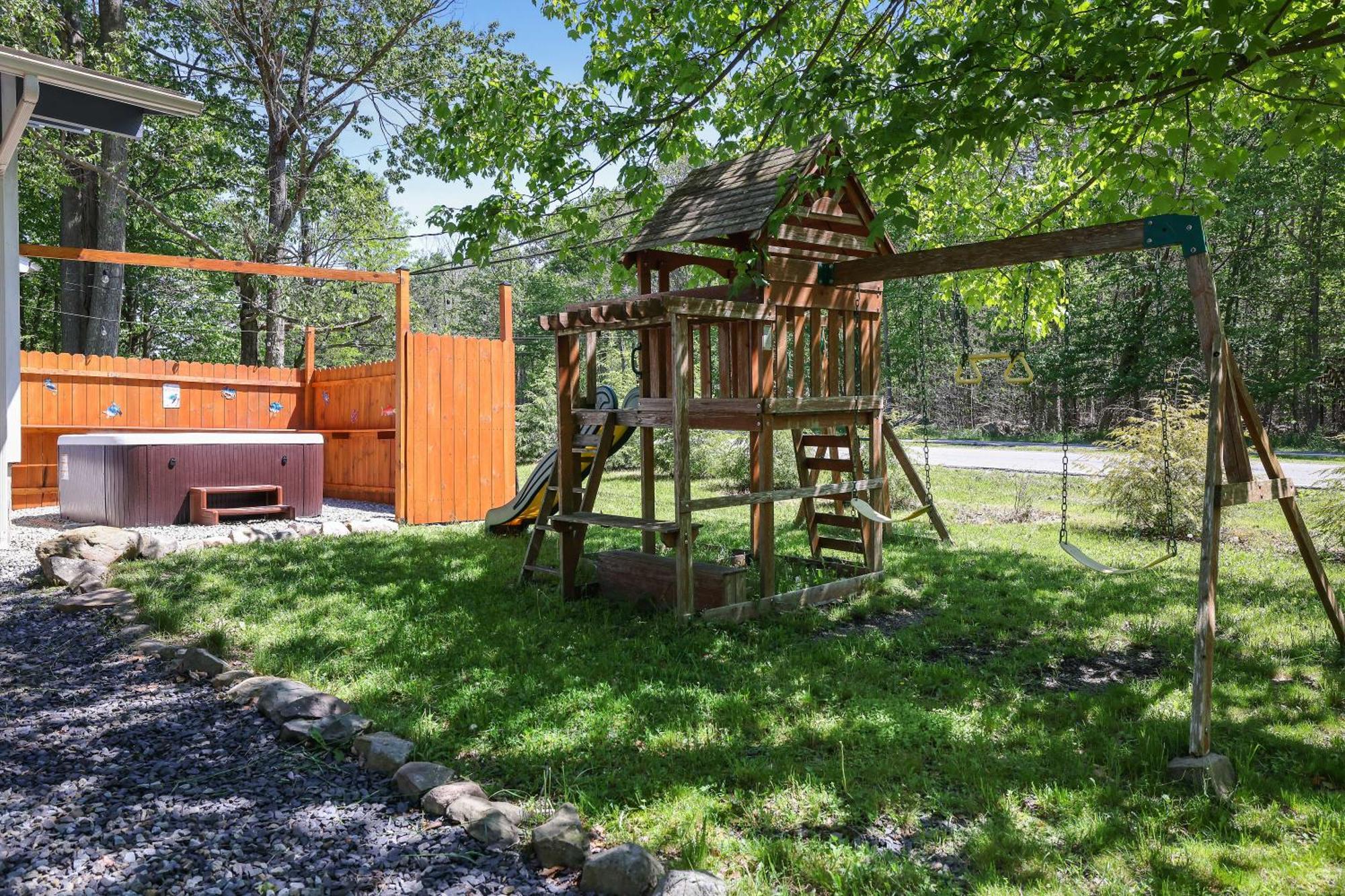 Chic And Stylish Home Hot Tub,4 Bedrooms, Game Movie Room, Firepit, Arcades, Playground On Site 2 Min Walk From Pool And Lake Tobyhanna Dış mekan fotoğraf