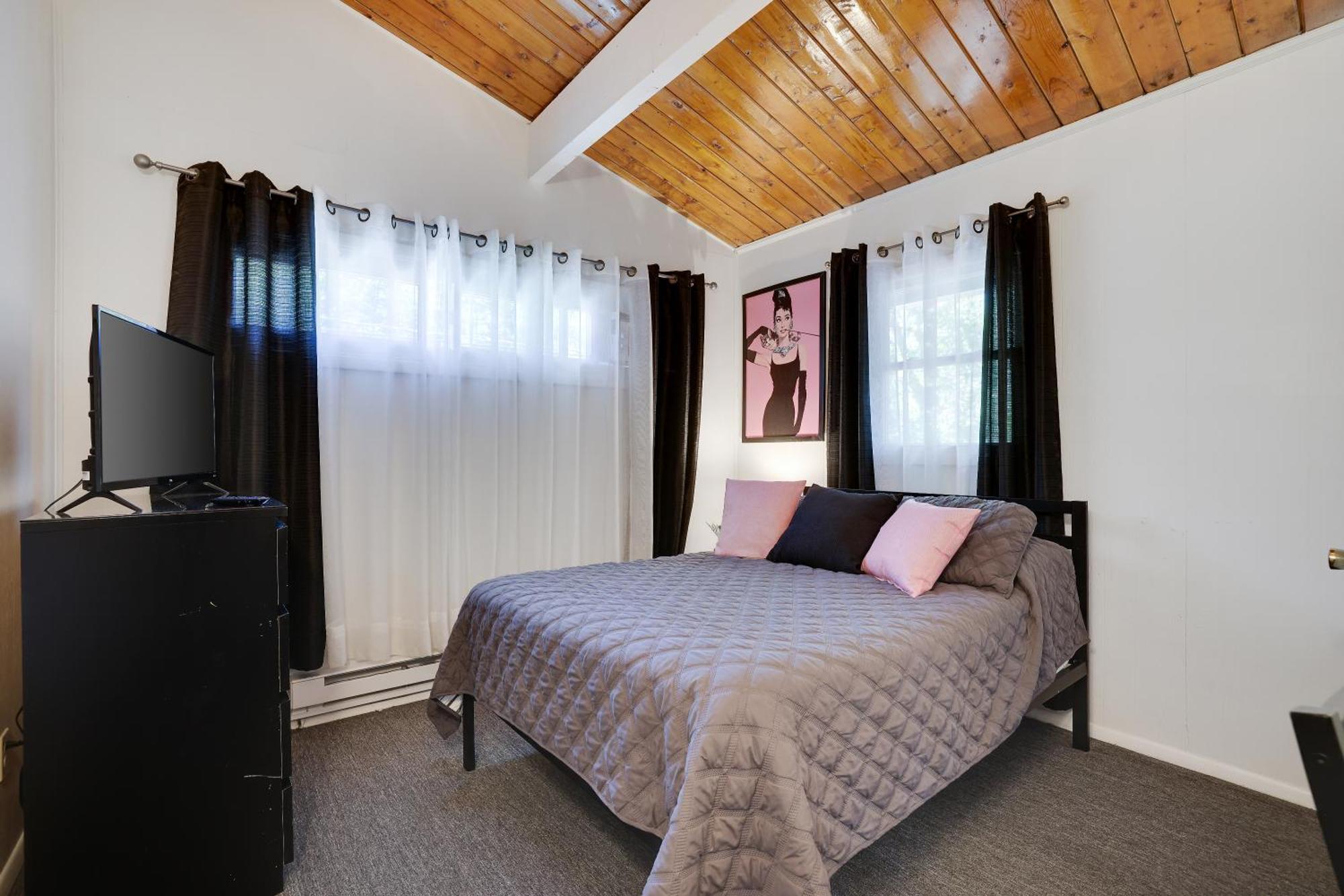 Chic And Stylish Home Hot Tub,4 Bedrooms, Game Movie Room, Firepit, Arcades, Playground On Site 2 Min Walk From Pool And Lake Tobyhanna Dış mekan fotoğraf