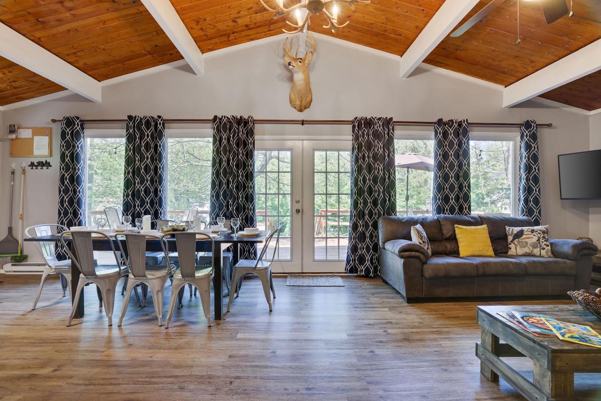 Chic And Stylish Home Hot Tub,4 Bedrooms, Game Movie Room, Firepit, Arcades, Playground On Site 2 Min Walk From Pool And Lake Tobyhanna Dış mekan fotoğraf